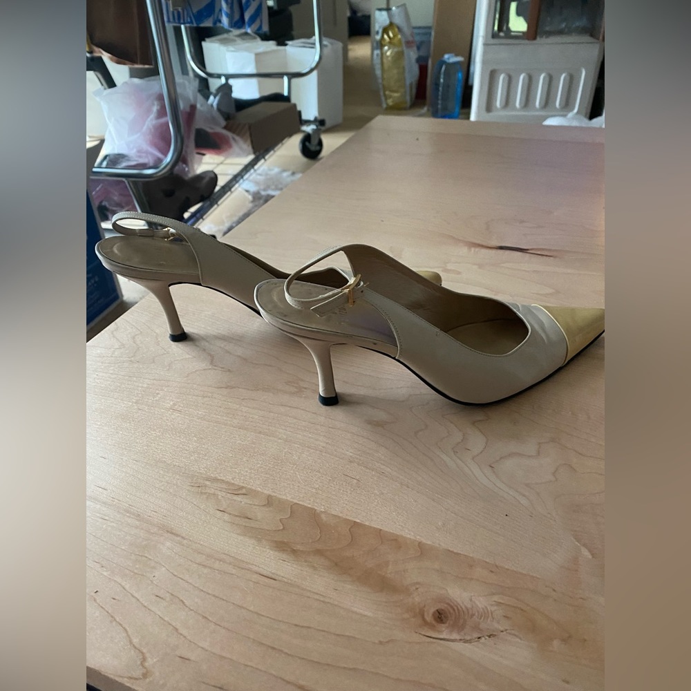 GUC - Vintage Stuart Weitzman sling backs off white and tan, size 6.5